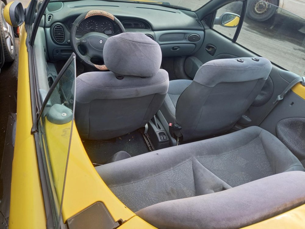Renault Megane Cabrio 1.6 LPG ( K7MA7 ) 66kW r.1998 žlutá na náhradní díly 