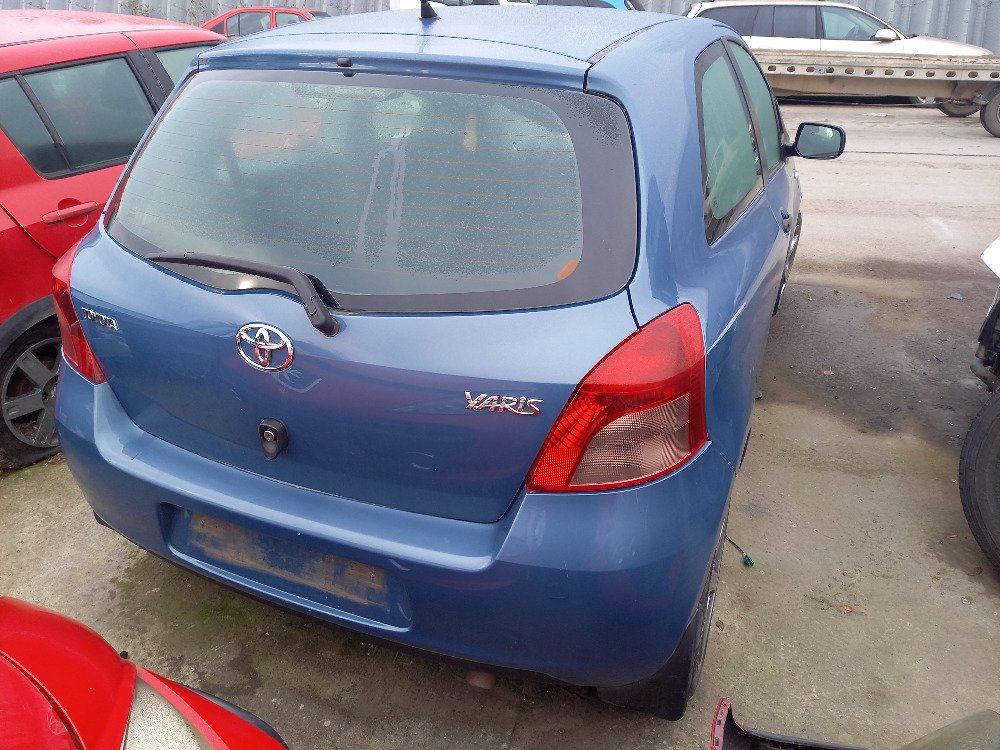 Toyota Yaris 1.3 ( 2SZ ) 64kW r.2008 modrá 83 na náhradní díly 