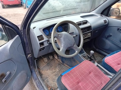 Daihatsu Terios 1.3 ( HC ) 61kW r.1999 modrá na náhradní díly