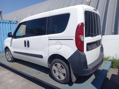 Fiat Doblo II 1.3 JTD ( 199A3000 ) 66kW r.2011 bílá na náhradní díly  