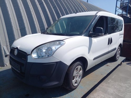 Fiat Doblo II 1.3 JTD ( 199A3000 ) 66kW r.2011 bílá na náhradní díly  