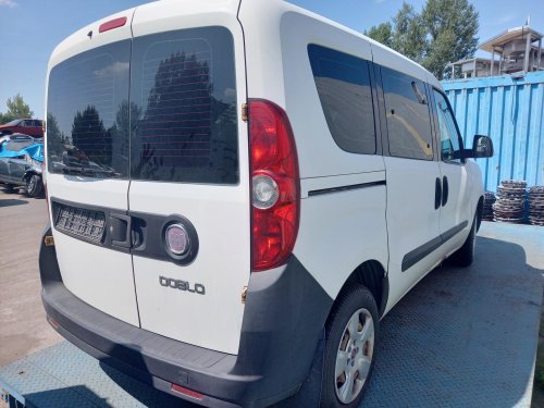 Fiat Doblo II 1.3 JTD ( 199A3000 ) 66kW r.2011 bílá na náhradní díly  