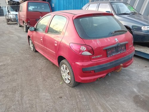 Peugeot 206+ 1.4 ( KFW ) 55kW r.2010 červená na náhradní díly