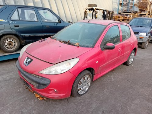 Peugeot 206+ 1.4 ( KFW ) 55kW r.2010 červená na náhradní díly