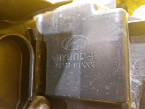 PRAVÉ PŘEDNÍ SVĚTLO HYUNDAI TERRACAN (HP) - 13813