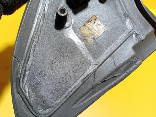 PRAVÉ ZRCÁTKO OPEL ASTRA G , ČERVENÉ , ELEKTRICKÉ - 10458