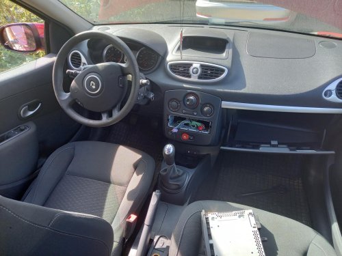 Renault Clio III 1.2 ( D4FH7 ) r.2009 červená na náhradní díly  