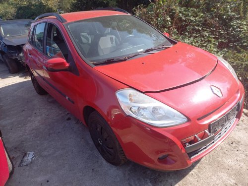 Renault Clio III 1.2 ( D4FH7 ) r.2009 červená na náhradní díly  