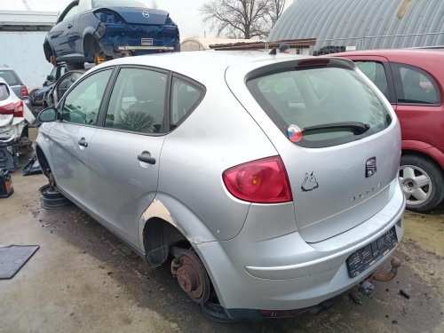 Seat Altea 1.9 TDI ( BKC ) 77kw r.2004 šedá na náhradní díly