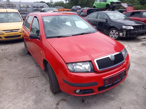 Škoda Fabia 1.4 ( BKY ) 55kW r.2004 červená  na náhradní díly  