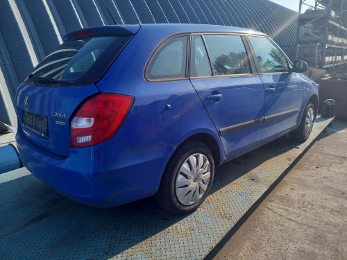 Škoda Fabia II facelift 1.2 ( CGPA ) 51kW převodovka LNR r.2011 modrá na náhradní díly  