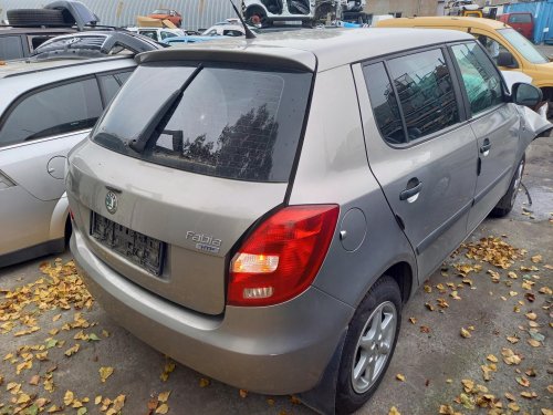 Škoda Fabia II 1.2 HTP ( BBM ) 44kW r.2009 šedá na náhradní díly  