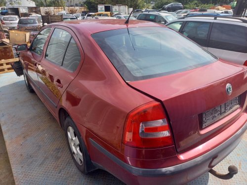 Škoda Octavia II 1.6 ( BSE ) 75kW r.2005 červená  na náhradní díly  