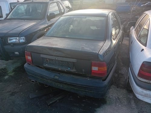 Vectra 2000 GT 2.0 4x4 ( C20NE ) 85kW r.1991 černá na náhradní díly