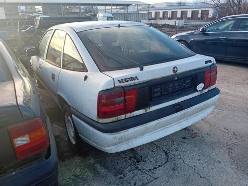 Vectra A 1.8 ( C18NZ ) 66kW r.1994 na náhradní díly