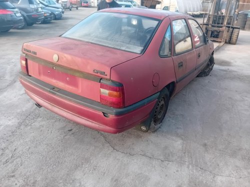 Vectra A 1.8 ( C18NZ ) 66kW r.1994 na náhradní díly