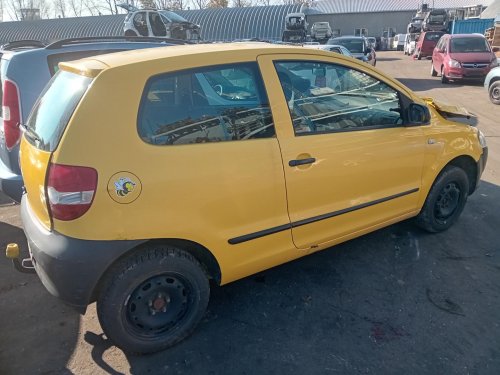 Volkswagen Fox 1.2 ( BMD ) 40kW r.2007 žlutá na náhradní díly