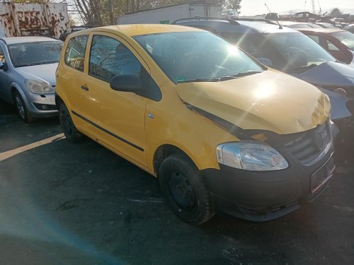 Volkswagen Fox 1.2 ( BMD ) 40kW r.2007 žlutá na náhradní díly