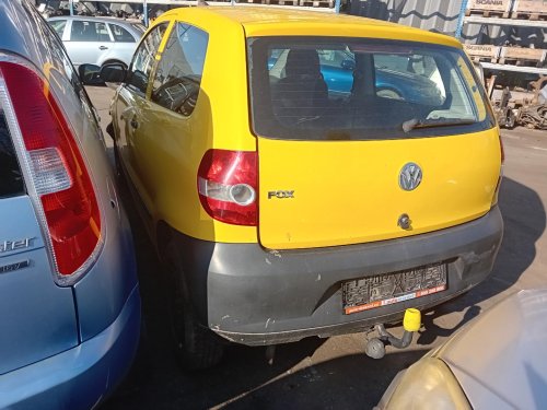 Volkswagen Fox 1.2 ( BMD ) 40kW r.2007 žlutá na náhradní díly