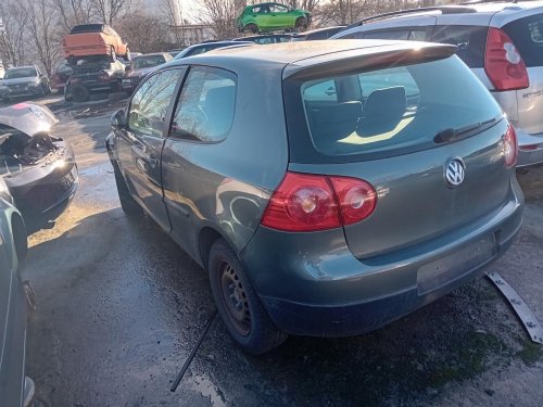 Volkswagen Golf V 1.4 ( BKG ) 66kW r.2004 zelená na náhradní díly