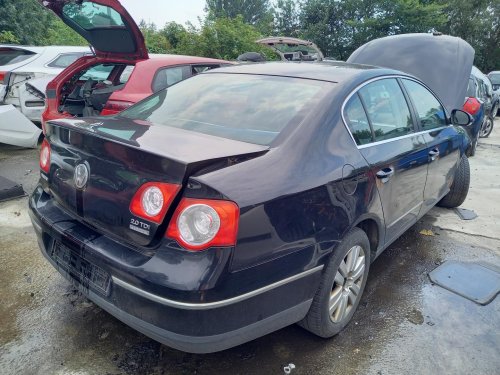 Volkswagen Passat B6 2.0 TDI ( CBA ) 103kW r.2009 černá na náhradní díly  