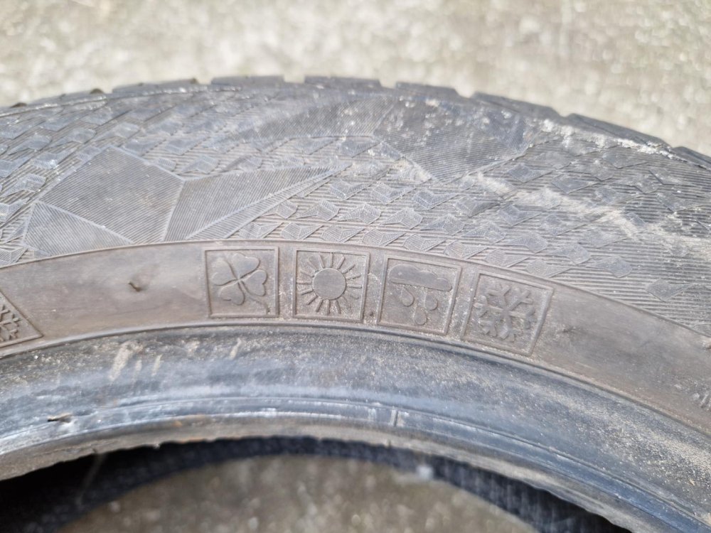 2 KS CELOROČNÍ PNEUMATIKA VREDESTEIN INNER SIDE QUATRAC 5 - 165/60 R14 79H - 14497