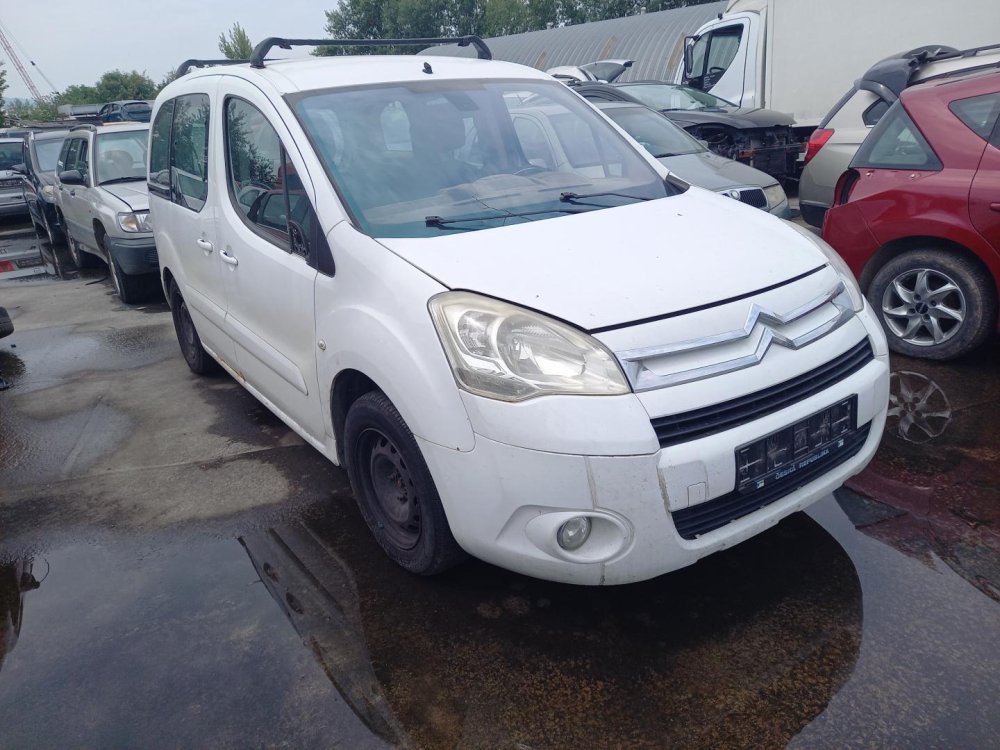 Citroen Berlingo II 1.6 HDI 16V ( 9H01 ) 80kW r.2009 bílá na náhradní díly  