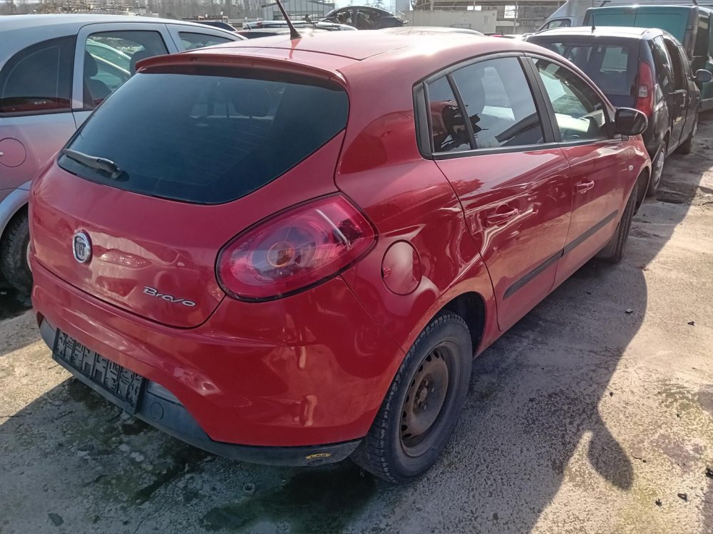 Fiat Bravo 1.4 16V LPG ( 192B2000 ) 66kW r.2011 červená na náhradní díly