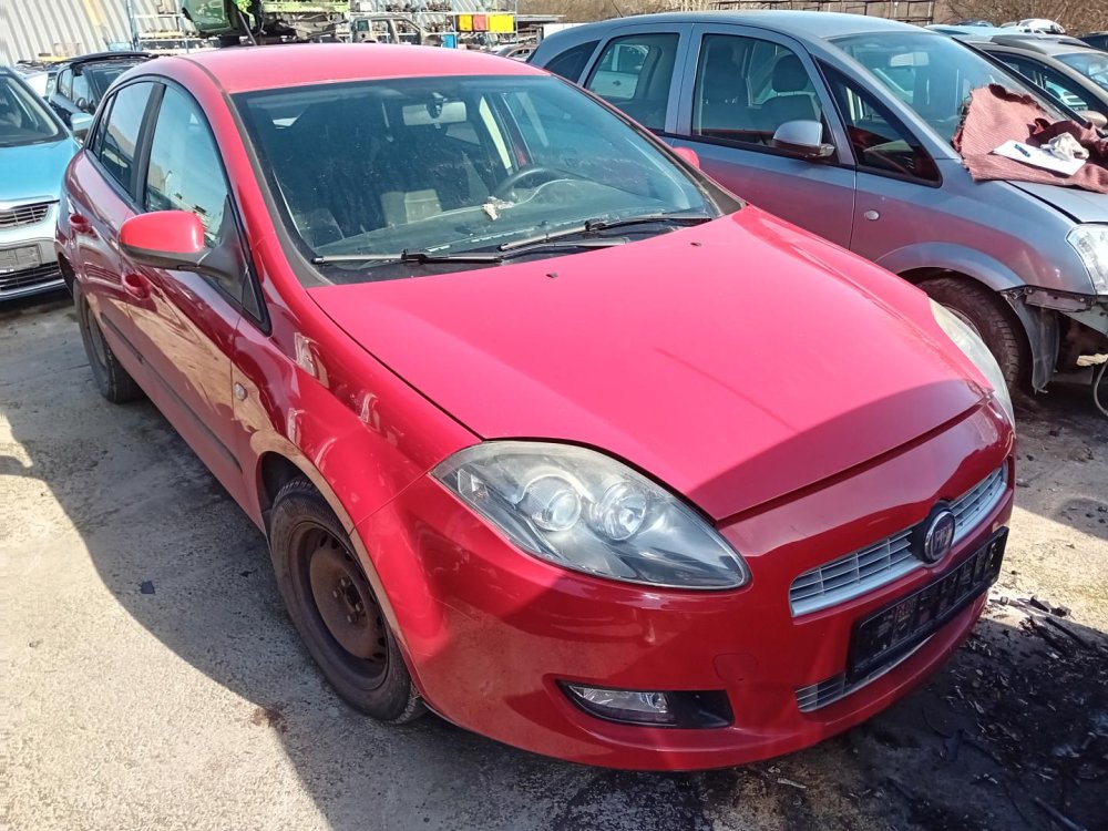 Fiat Bravo 1.4 16V LPG ( 192B2000 ) 66kW r.2011 červená na náhradní díly