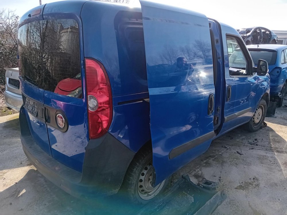 Fiat Doblo 1.3 JTD ( 263A2000 ) 66kW r.2013 modrá na náhradní díly