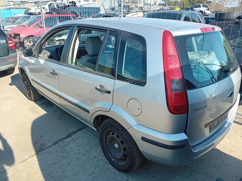 Ford Fusion 1.4 ( FXJA ) 59kW r.2005 šedá na náhradní díly