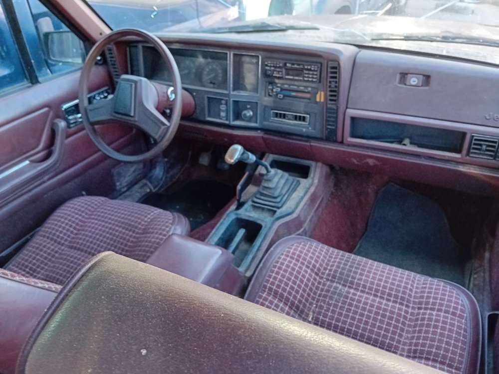 Jeep Cherokee ( XJ ) 2.5 TD 4x4 ( ENC ) 85kW r.1987  na náhradní díly