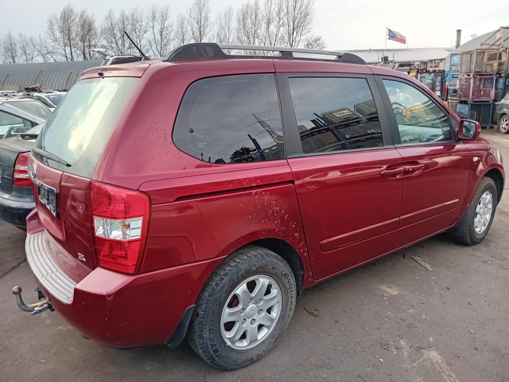 Kia Carnival 2.9 CRDi ( J3 ) 136kW r.2006 červená na náhradní díly