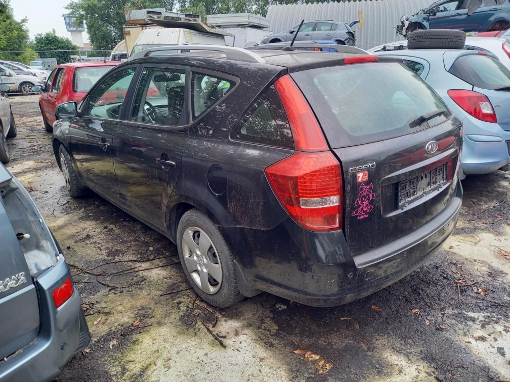 Kia Ceed Facelift 1.4 ( G4FA ) 66kW r.2010 černá  na náhradní díly  