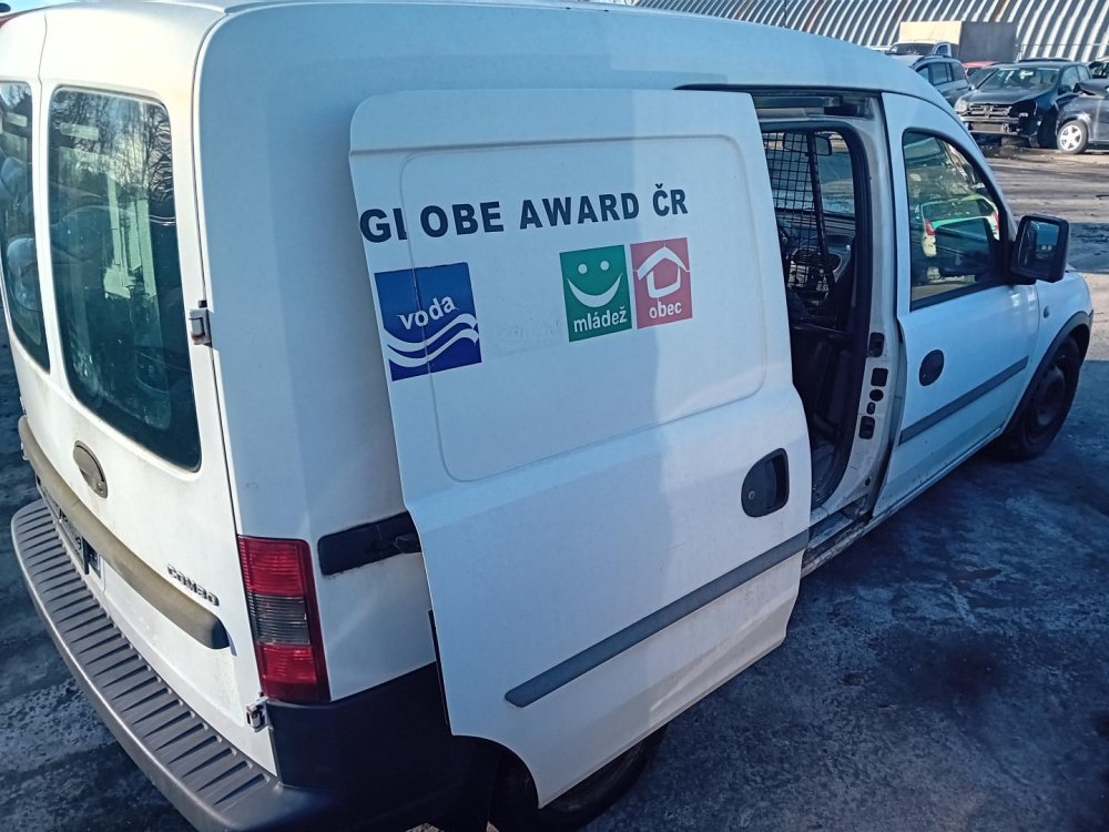 Opel Combo 1.6 ( Z16SE ) 64kW r.2003 bílá na náhradní díly