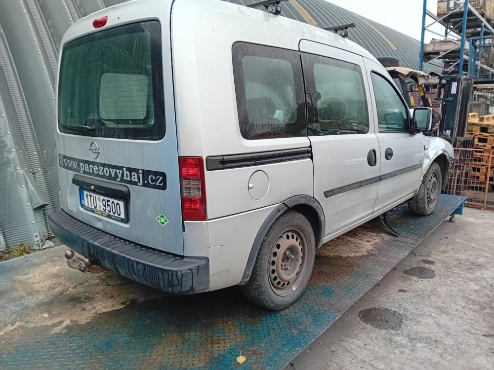 Opel Combo 1.6 CNG ( Z16YNG ) 71kW r.2006 šedá na náhradní díly