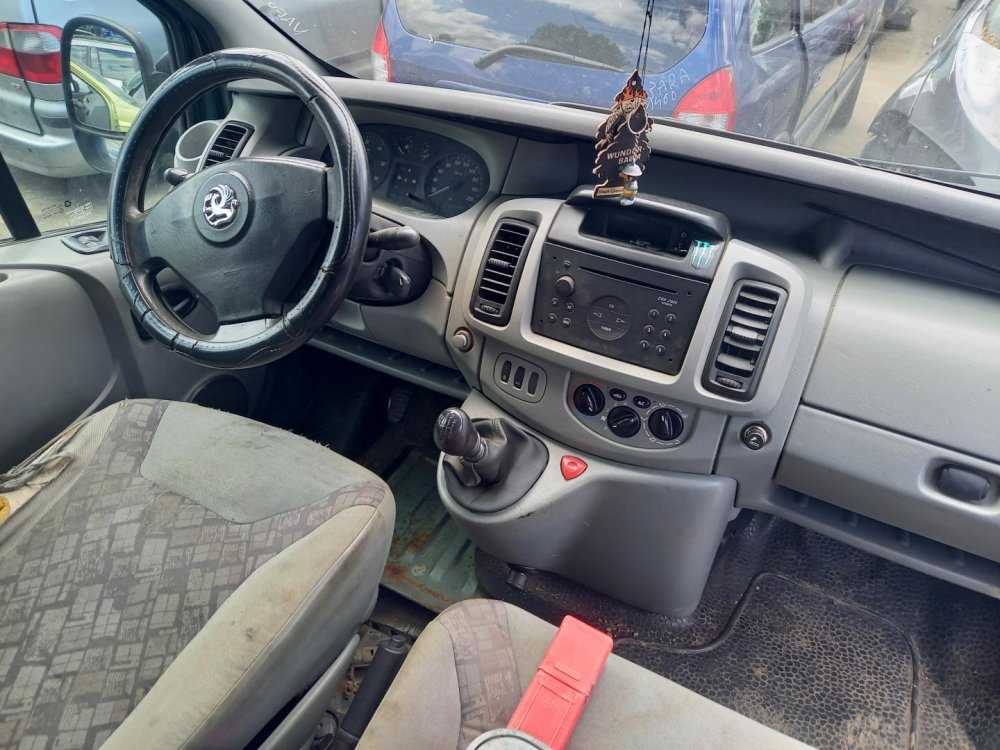 Opel Vivaro 1.9 DTI ( F9QU7 ) 74kW r.2002 zelená na náhradní díly 