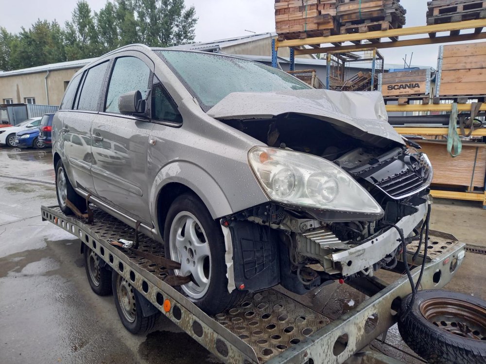 Opel Zafira B facelift 1.7 CDTI ( A17DTR ) 92kW r.2012 stříbrná Z167 na náhradní díly  