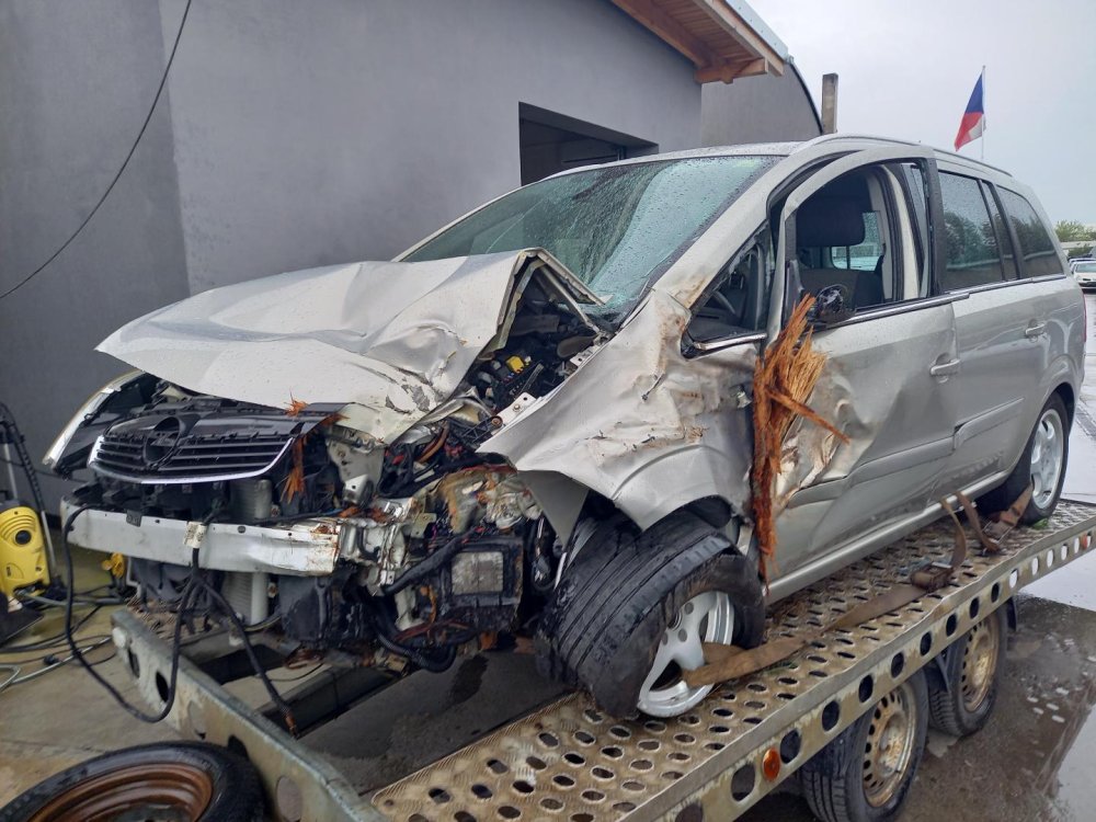 Opel Zafira B facelift 1.7 CDTI ( A17DTR ) 92kW r.2012 stříbrná Z167 na náhradní díly  