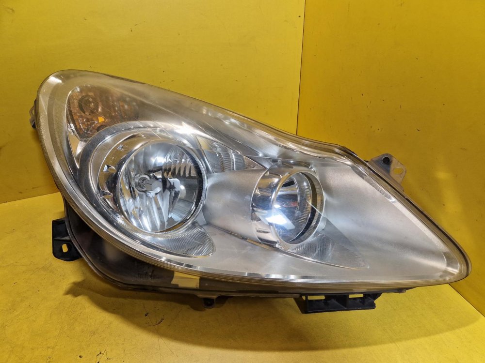 PRAVÉ PŘEDNÍ SVĚTLO OPEL CORSA D - 12045