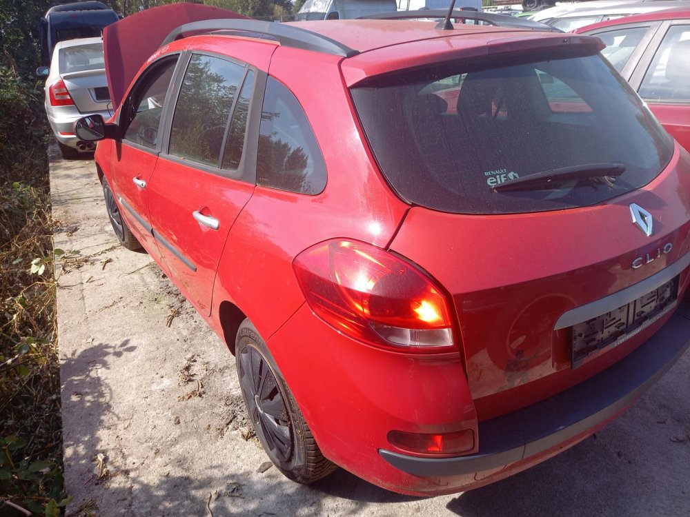 Renault Clio III 1.2 ( D4FH7 ) r.2009 červená na náhradní díly  