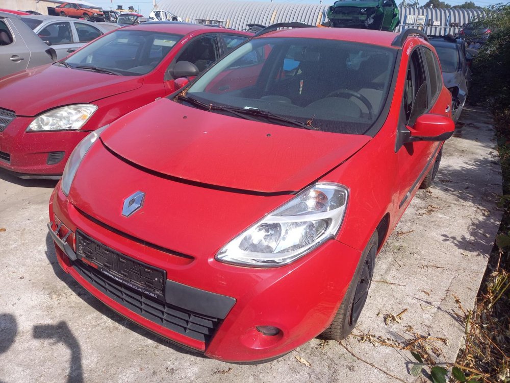 Renault Clio III 1.2 ( D4FH7 ) r.2009 červená na náhradní díly  