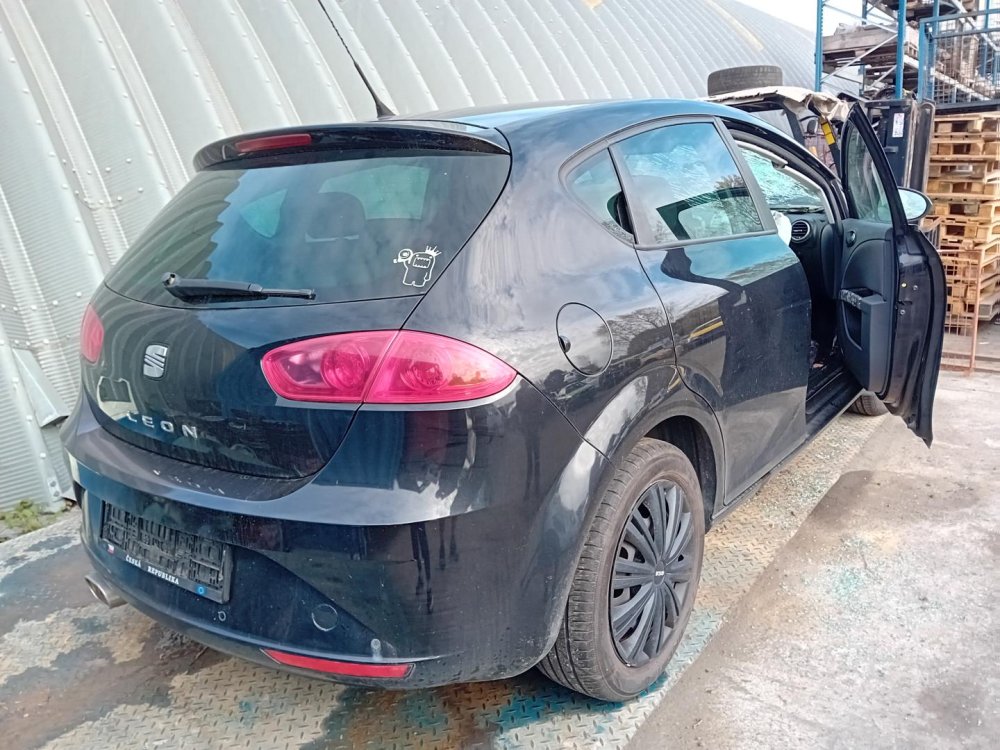 Seat Leon II 1.6 TDI ( CAY ) 77kW r.2009 černá na náhradní díly