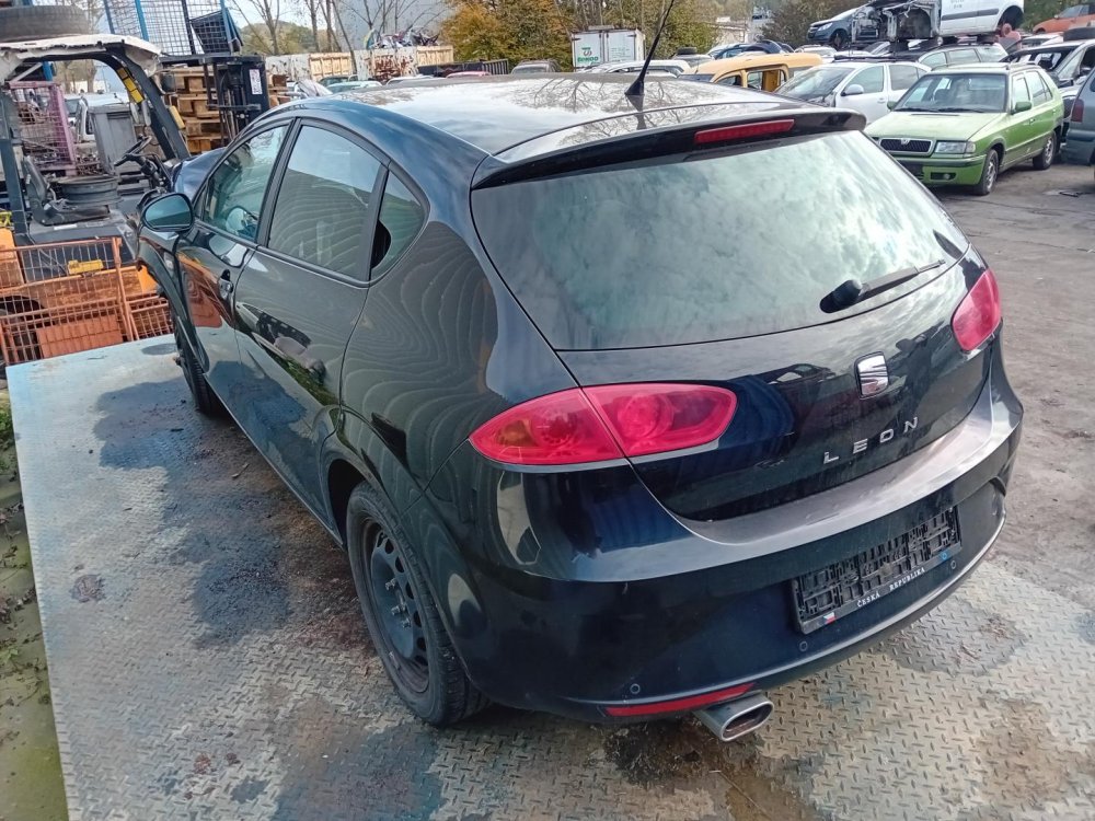 Seat Leon II 1.6 TDI ( CAY ) 77kW r.2009 černá na náhradní díly