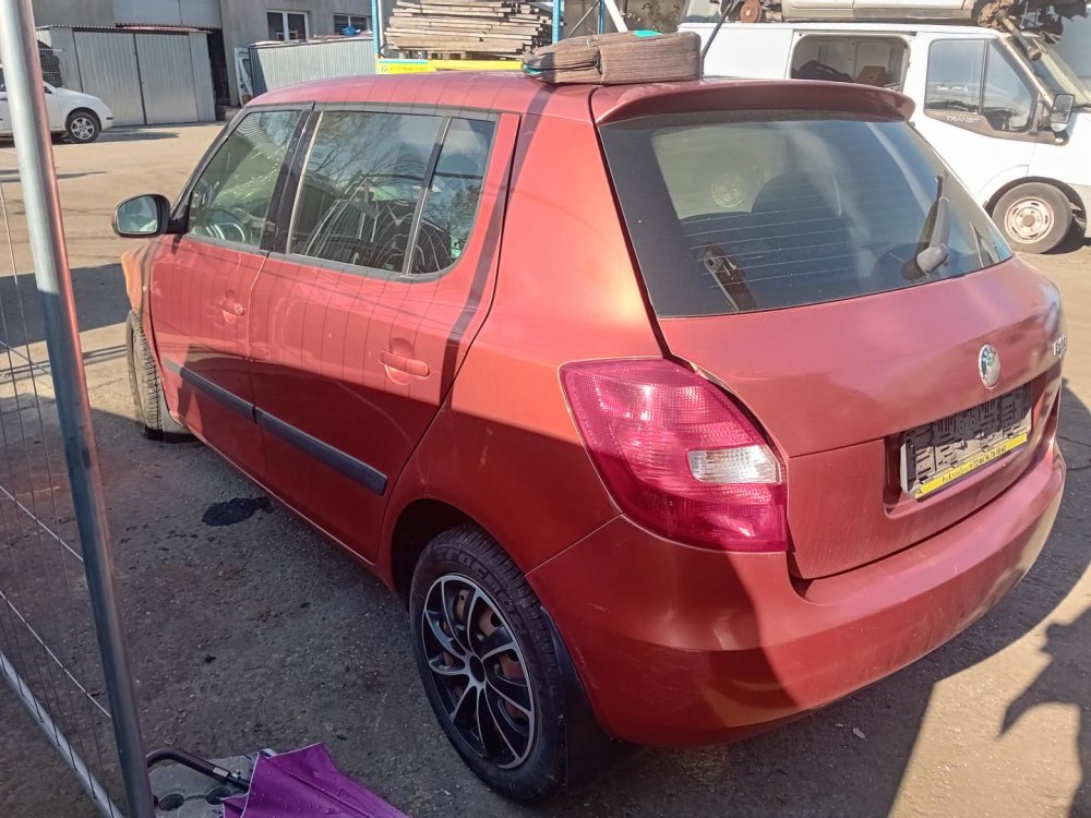 Škoda Fabia II 1.2 ( BBM ) 44kW r.2007 oranžová na náhradní díly