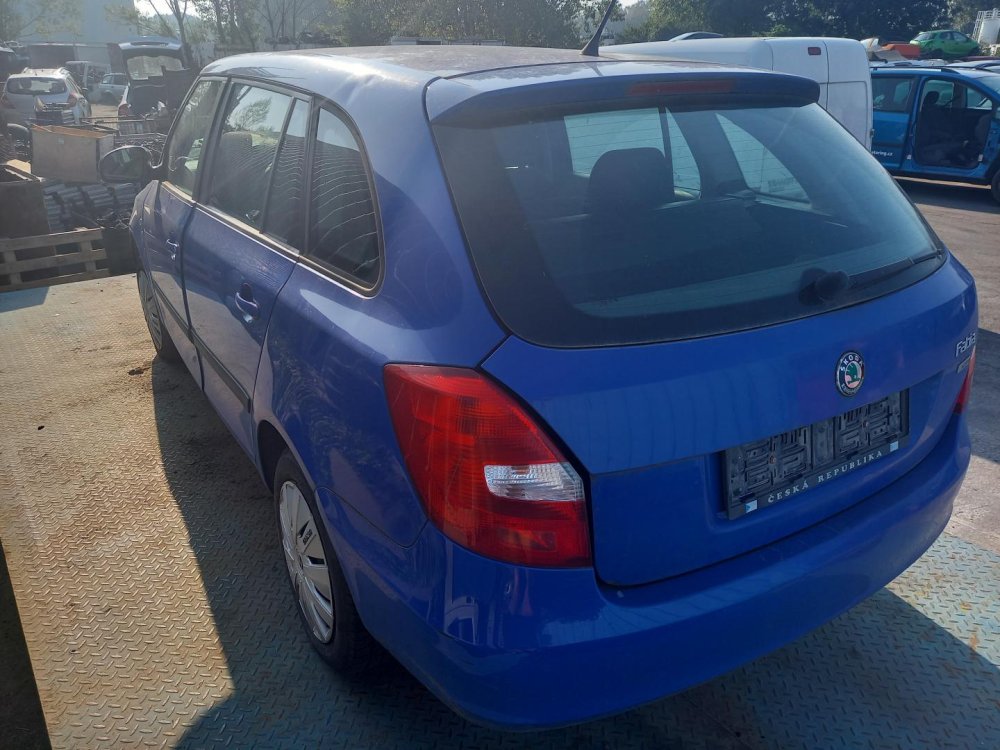 Škoda Fabia II facelift 1.2 ( CGPA ) 51kW převodovka LNR r.2011 modrá na náhradní díly  