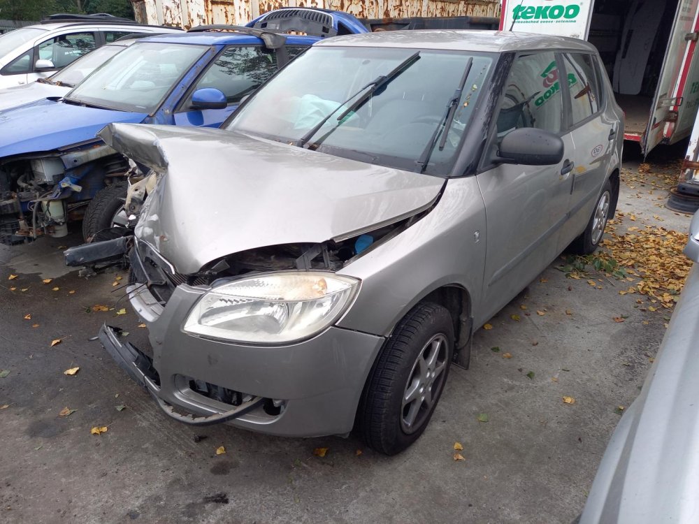 Škoda Fabia II 1.2 HTP ( BBM ) 44kW r.2009 šedá na náhradní díly  