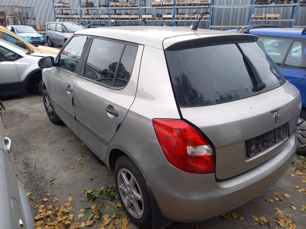 Škoda Fabia II 1.2 HTP ( BBM ) 44kW r.2009 šedá na náhradní díly  