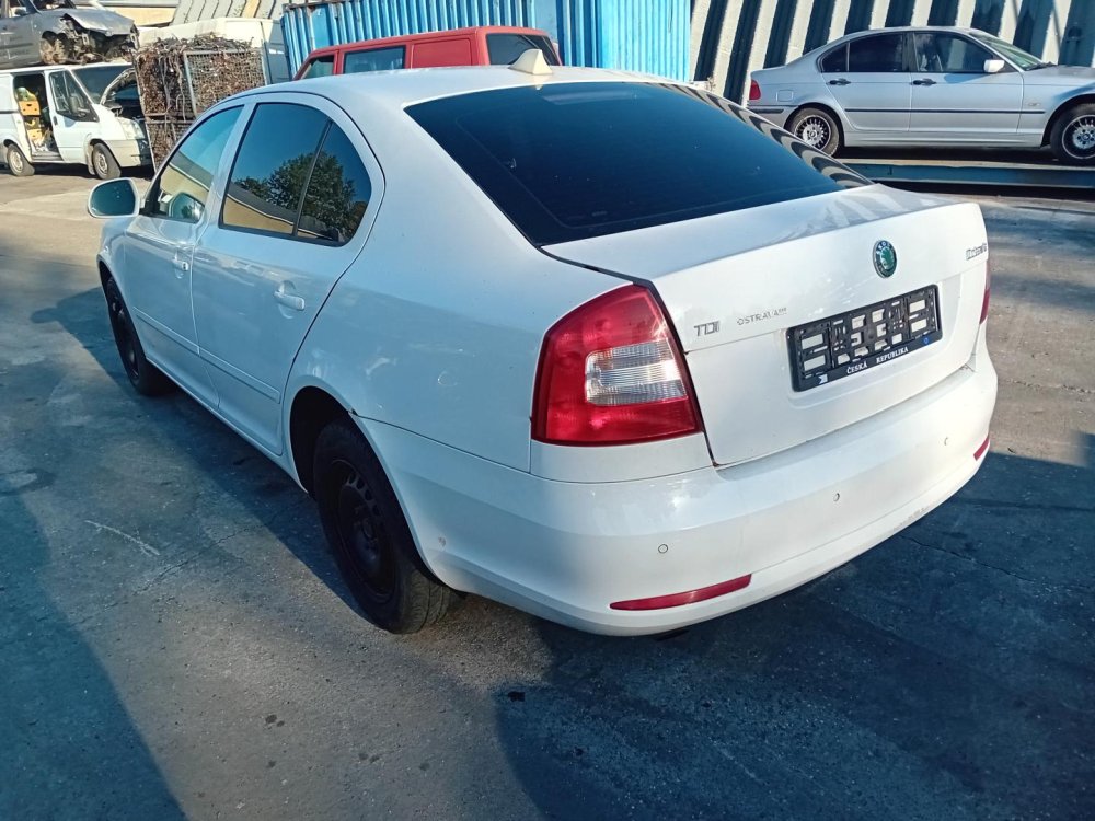 Škoda Octavia II Facelift 1.6 TDI ( CAYC ) 77kW r.2011 bílá 1026 na náhradní díly  