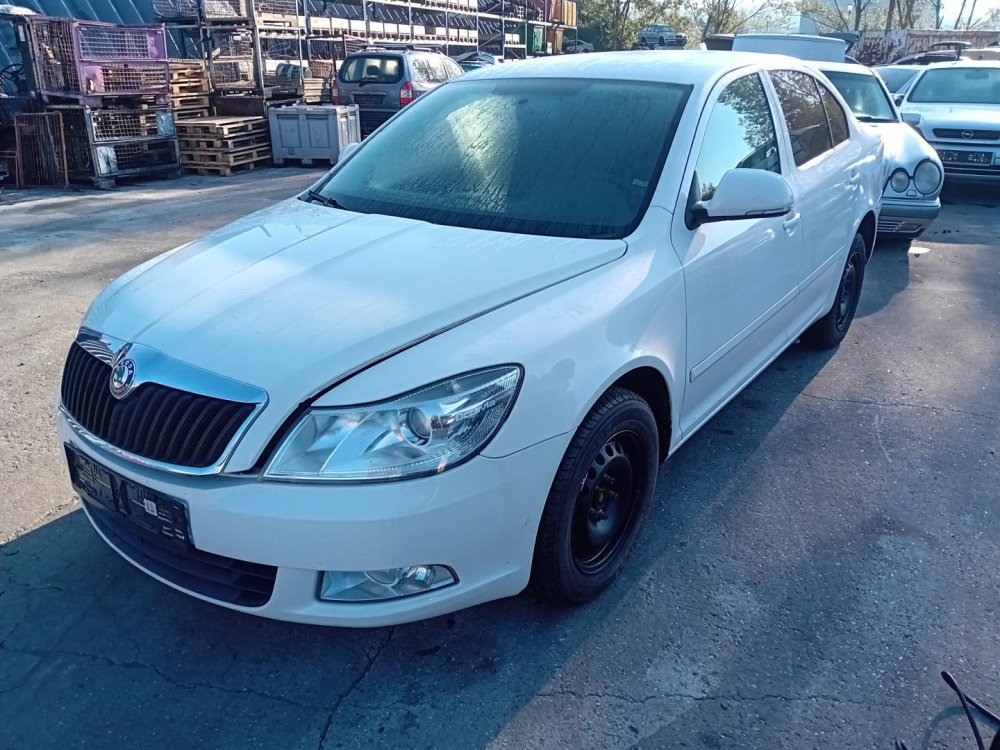 Škoda Octavia II Facelift 1.6 TDI ( CAYC ) 77kW r.2011 bílá 1026 na náhradní díly  